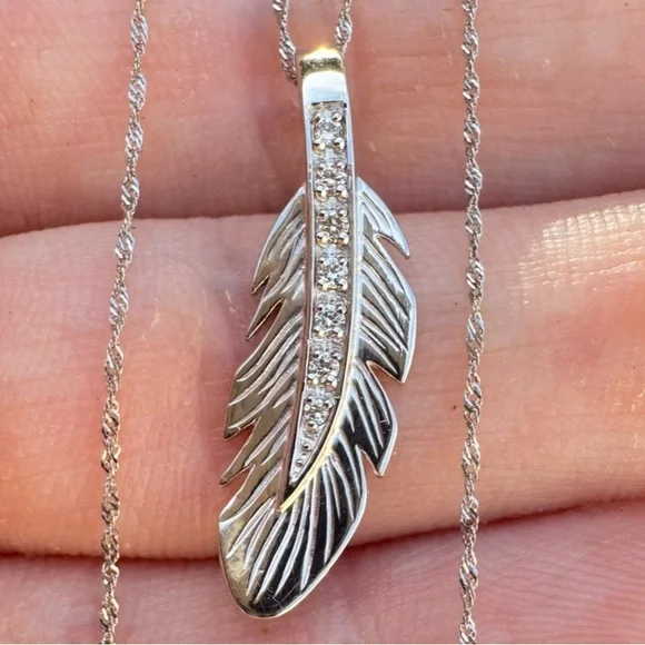Solid platinum genuine diamond leaf/feather necklace high end- - emergency sale - Picture 6 of 13